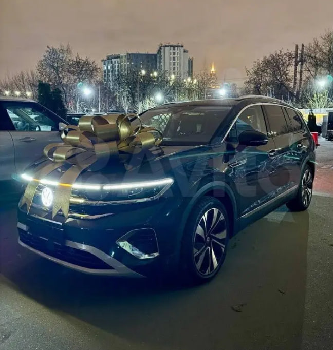Автомобиль с подарочным бантом из отзыва Виктории Прониной